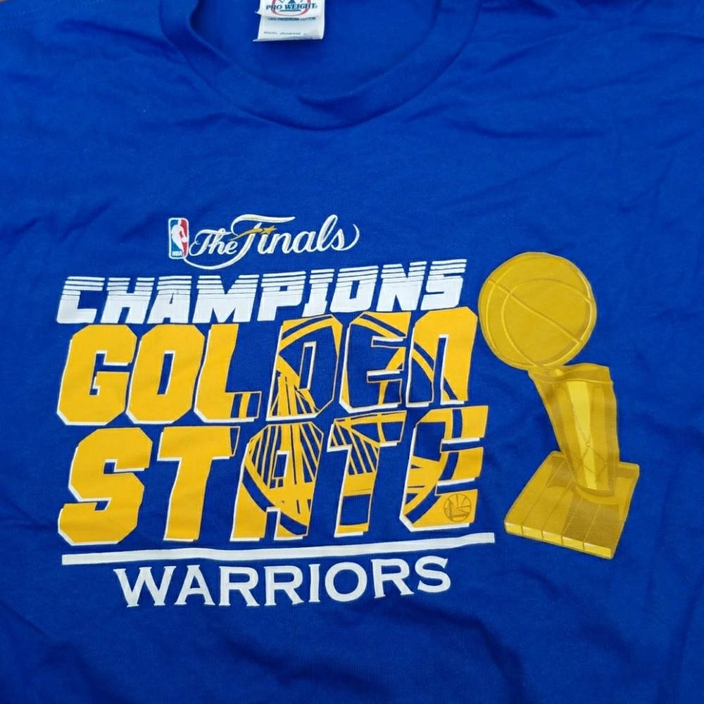 NBA Store Boys GSW FINALS CHAMPIONS NWT SHIRT - Picture 2 of 4